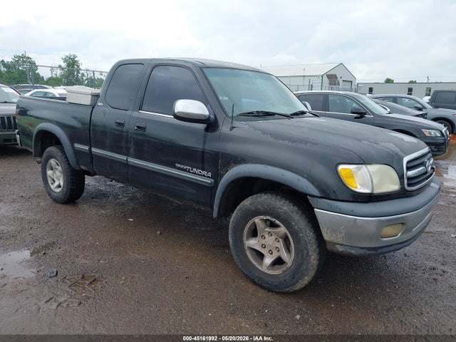 Salvage Toyota Tundra Image