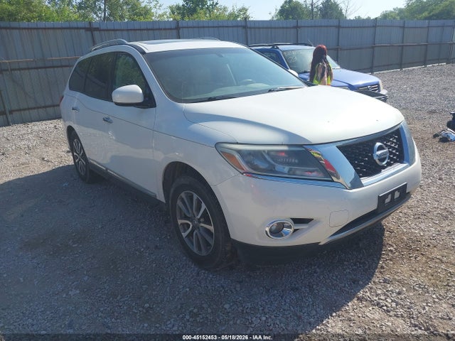 Salvage Nissan Pathfinder Image