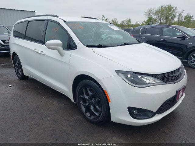 Salvage Chrysler Pacifica Image