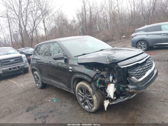 Salvage Kia Seltos Image