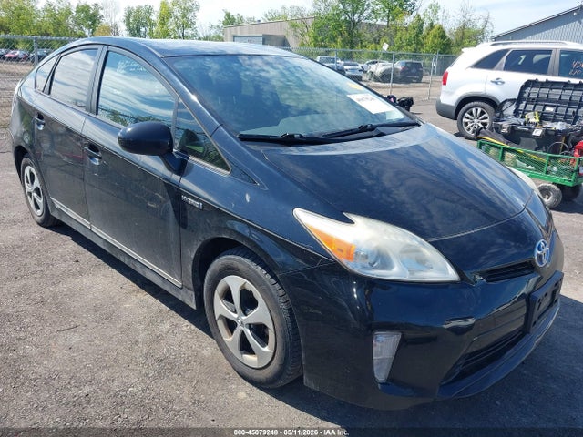 Salvage Toyota Prius Image