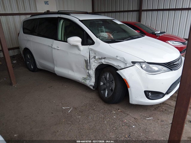 Salvage Chrysler Pacifica Image