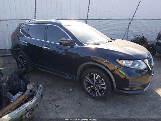 Salvage Nissan Rogue Image