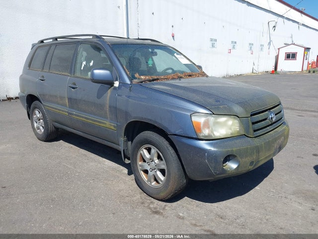 Salvage Toyota Highlander Image