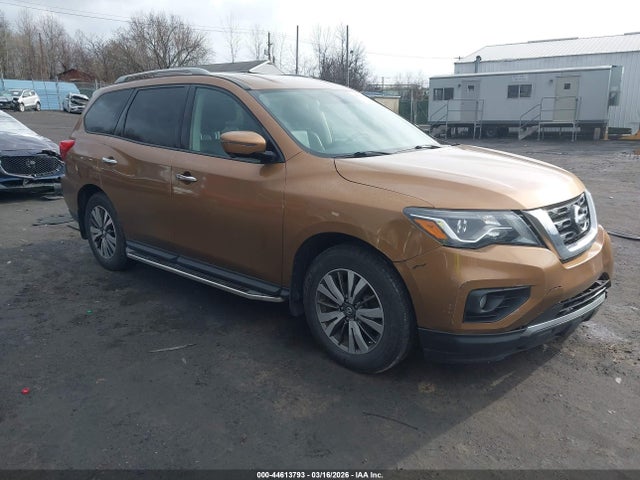 Salvage Nissan Pathfinder Image