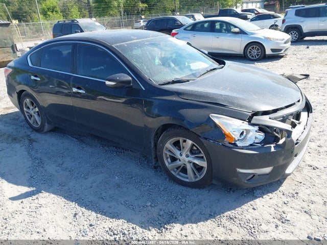 Salvage Nissan Altima Image