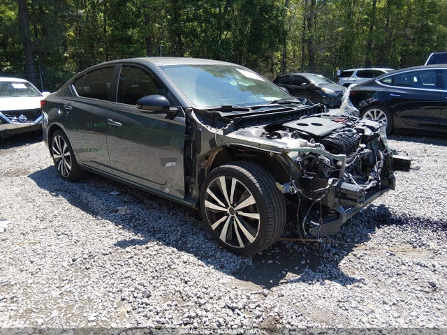 Salvage Nissan Altima Image