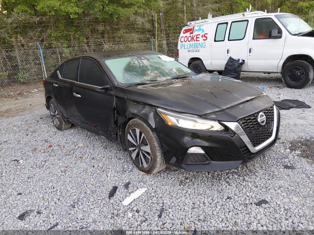 Salvage Nissan Altima Image