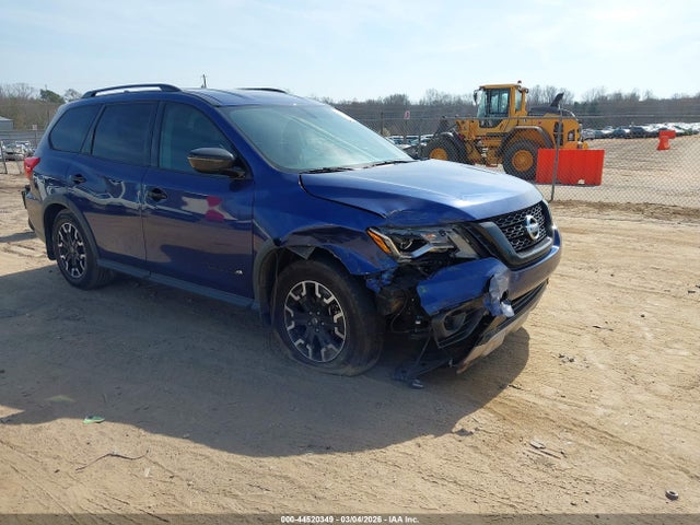 Salvage Nissan Pathfinder Image