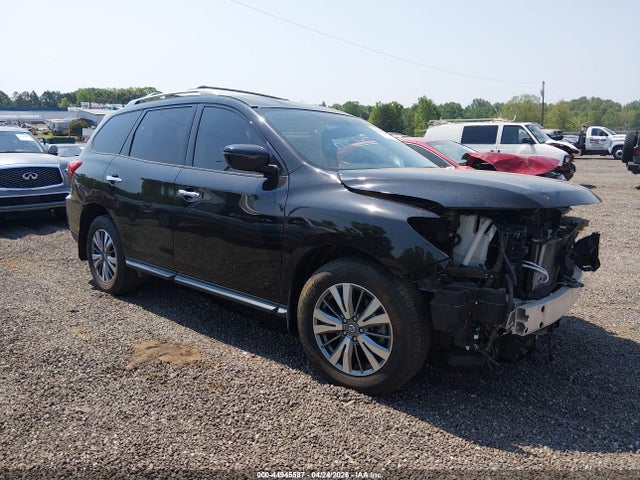 Salvage Nissan Pathfinder Image