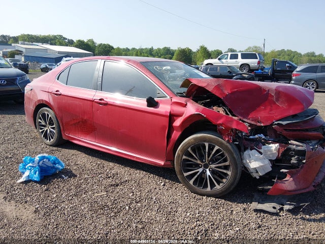 Salvage Toyota Camry Image