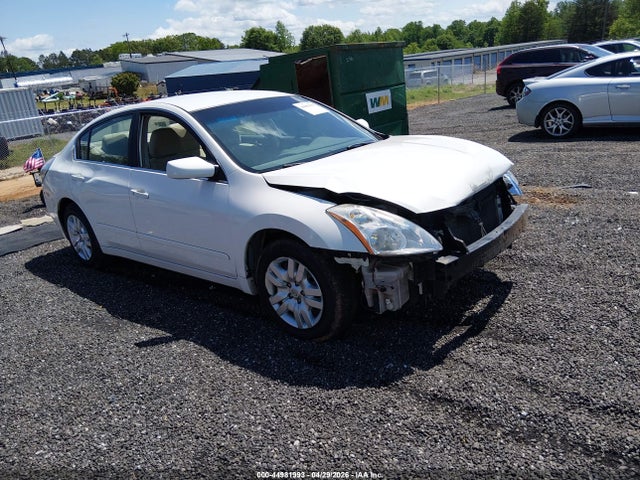 Salvage Nissan Altima Image