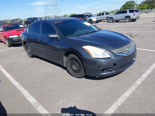 Salvage Nissan Altima Image