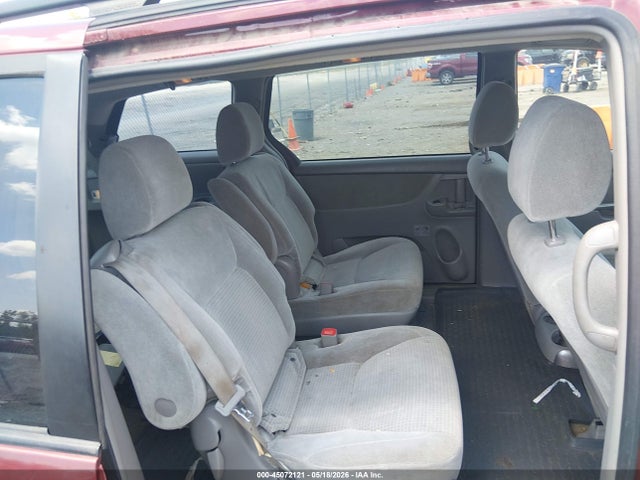 Toyota Sienna Ce