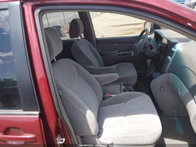 Toyota Sienna Ce