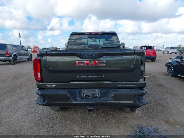 General Motors Sierra 2500HD Denali