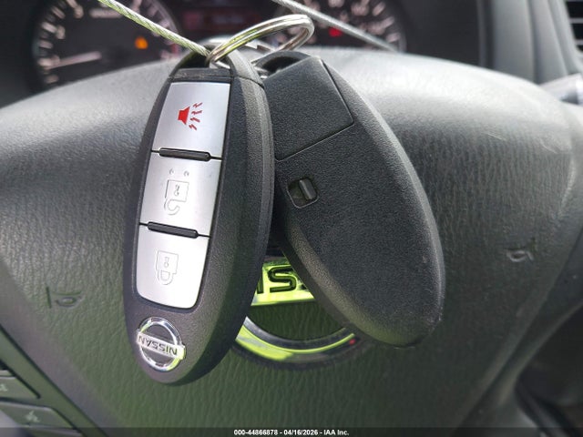 Nissan Pathfinder S