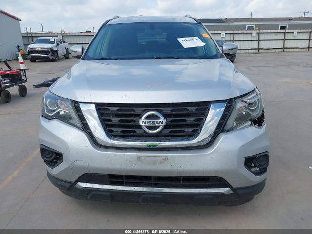 Nissan Pathfinder S