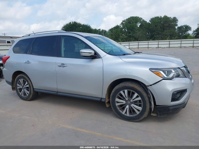 Nissan Pathfinder S