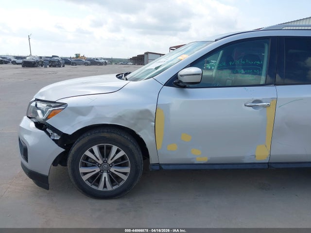 Nissan Pathfinder S