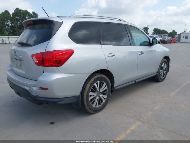 Nissan Pathfinder S
