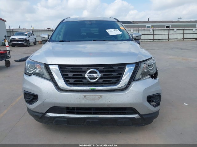 Nissan Pathfinder S
