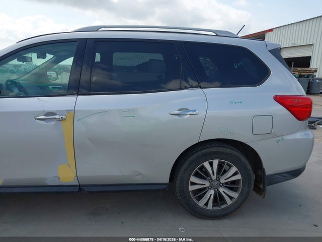 Nissan Pathfinder S