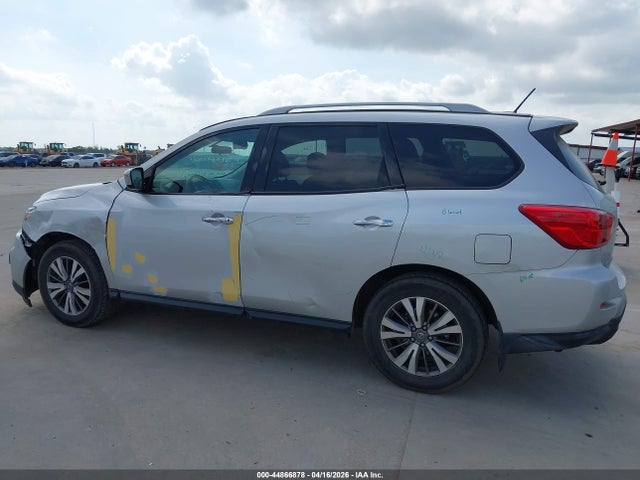 Nissan Pathfinder S