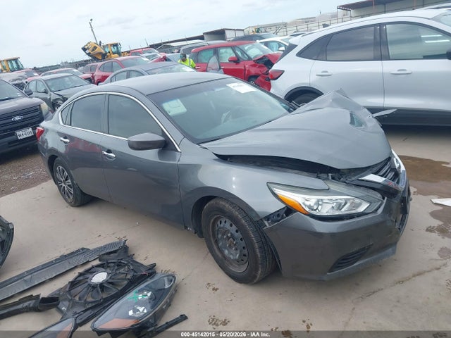 Salvage Nissan Altima Image