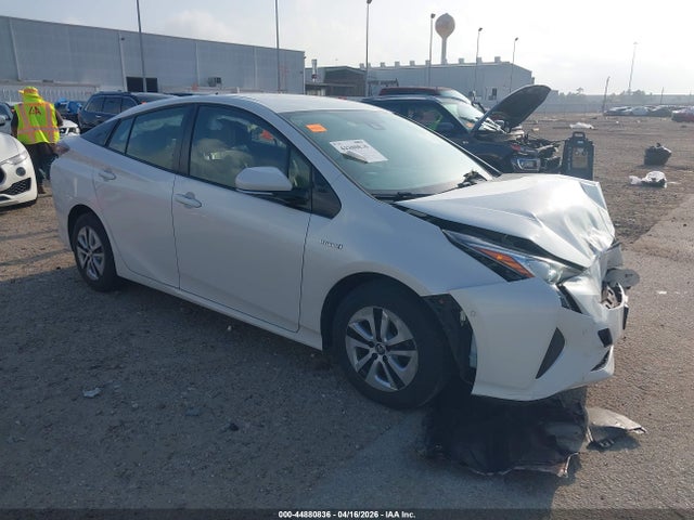 Salvage Toyota Prius Image