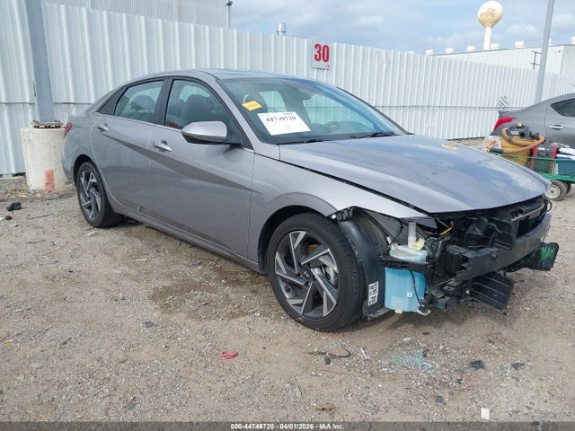 Salvage Hyundai ELANTRA Image