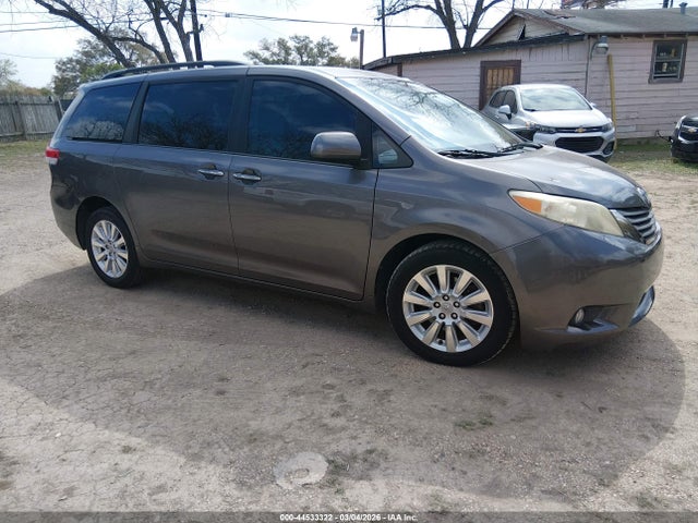 Salvage Toyota Sienna Image