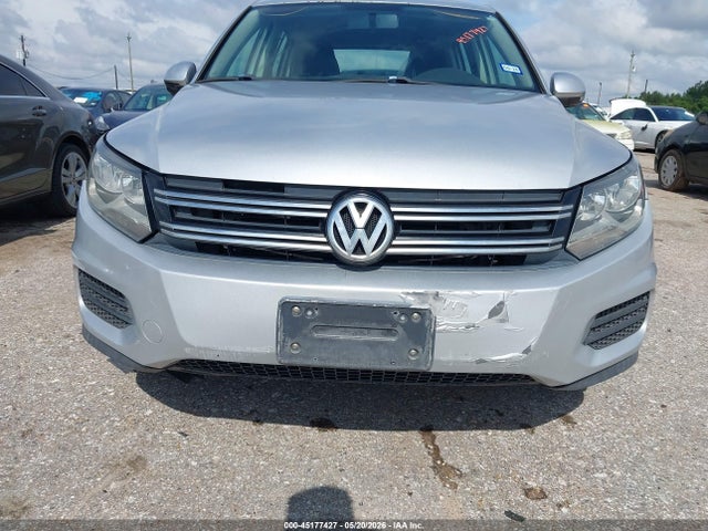 Volkswagen Tiguan S
