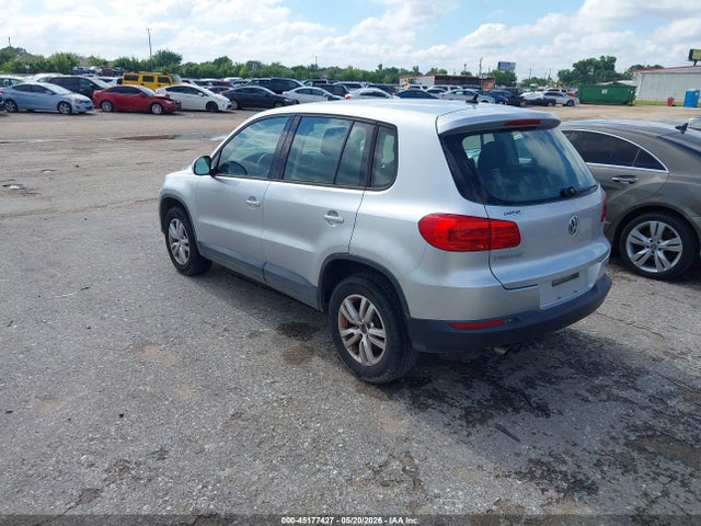 Volkswagen Tiguan S