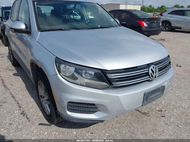 Volkswagen Tiguan S