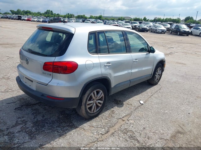 Volkswagen Tiguan S