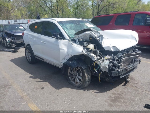 Salvage Hyundai TUCSON Image