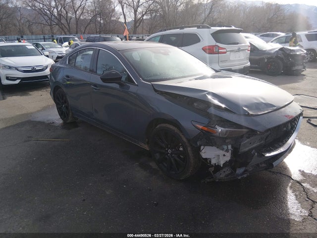 Salvage Mazda Mazda3 Image