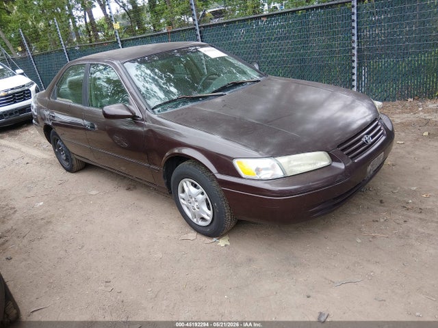 Salvage Toyota Camry Image