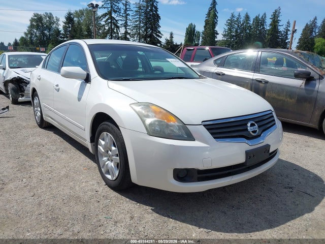 Salvage Nissan Altima Image