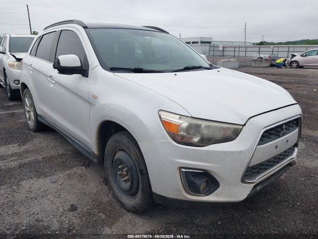 Salvage Mitsubishi Outlander Image