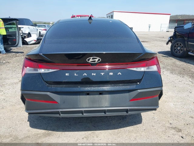 Hyundai ELANTRA Sel