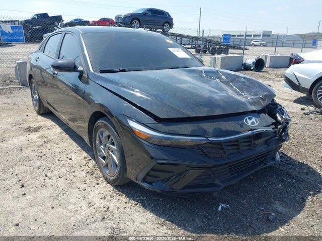 Salvage Hyundai ELANTRA Image