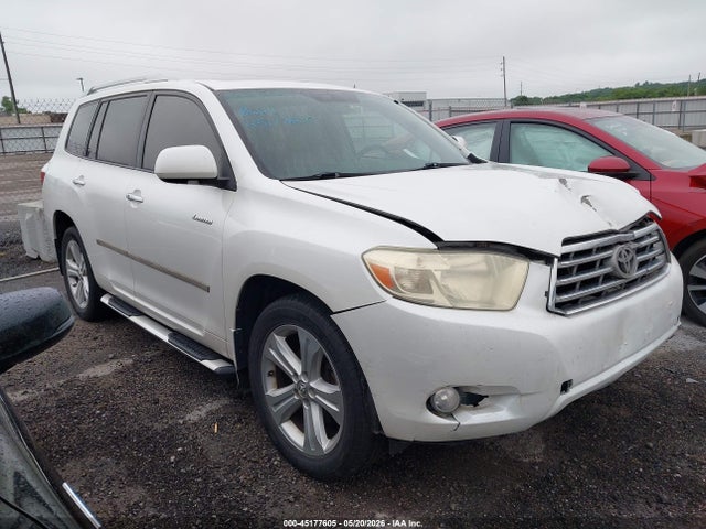 Salvage Toyota Highlander Image