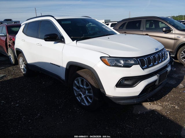 Salvage Jeep Compass Image