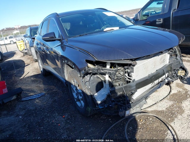 Salvage Hyundai TUCSON Image