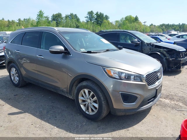 Salvage Kia Sorento Image