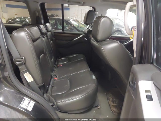 Nissan Pathfinder Le