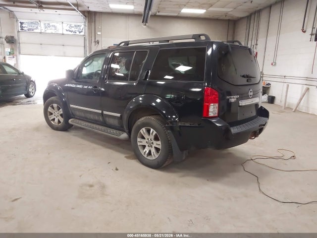 Nissan Pathfinder Le
