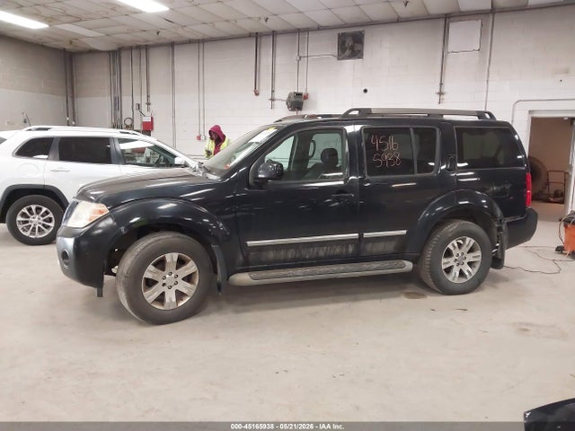 Nissan Pathfinder Le